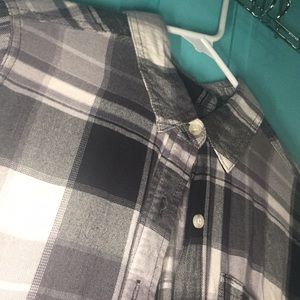 BLACK AND WHITE MOSSIMO FLANNEL HARDLY WORN